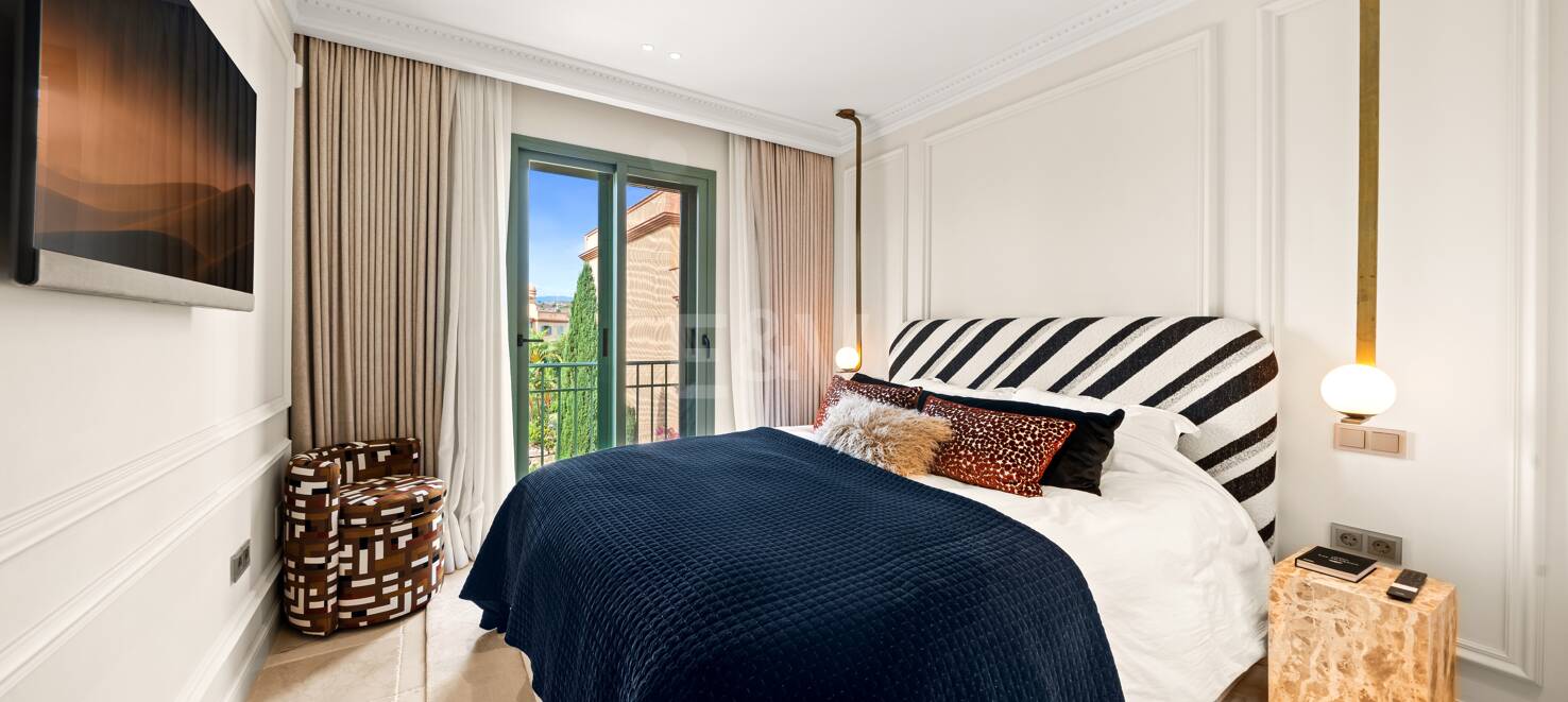 Impresionante ático en Los Flamingos con vistas panorámicas al mar y la montaña