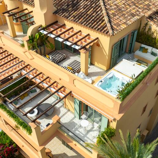 Impresionante ático en Los Flamingos con vistas panorámicas al mar y la montaña