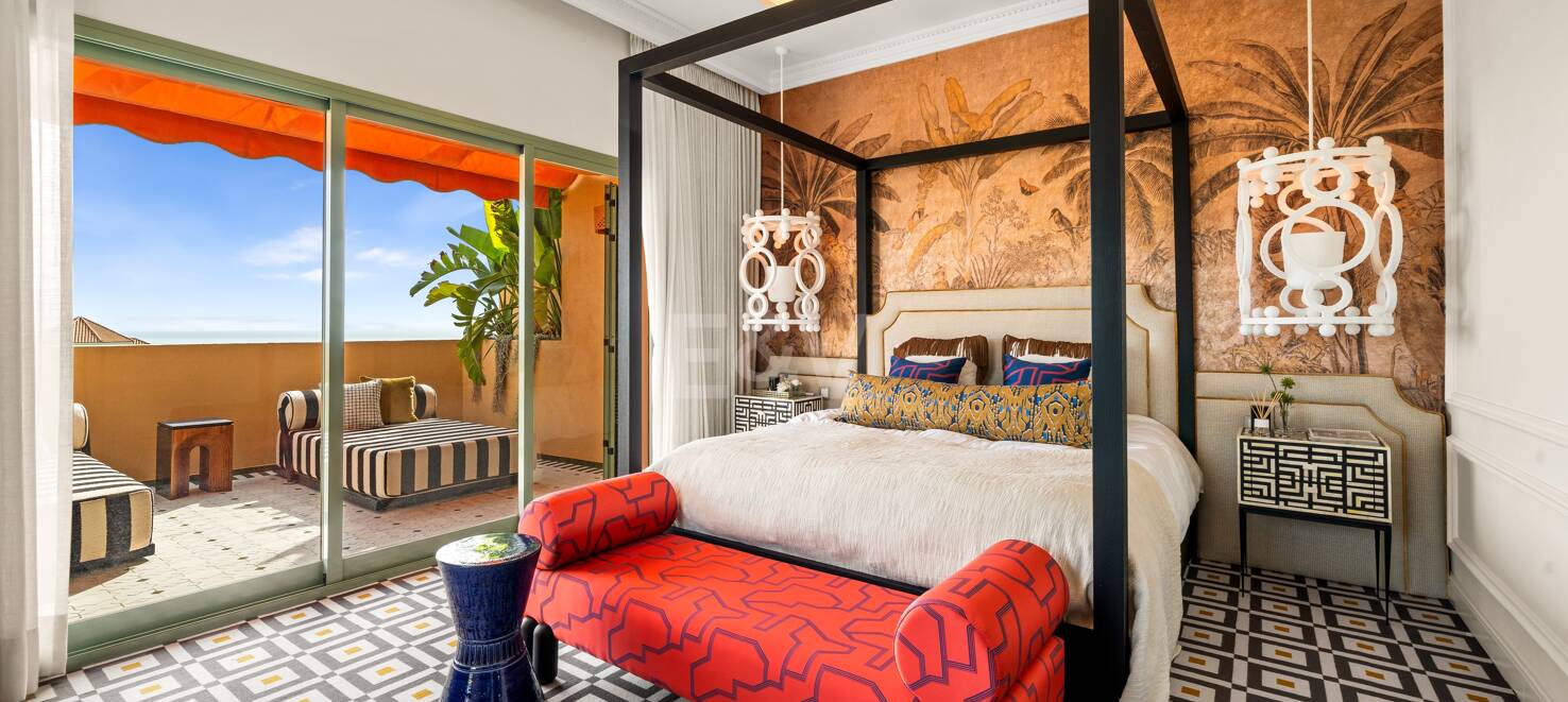 Impresionante ático en Los Flamingos con vistas panorámicas al mar y la montaña