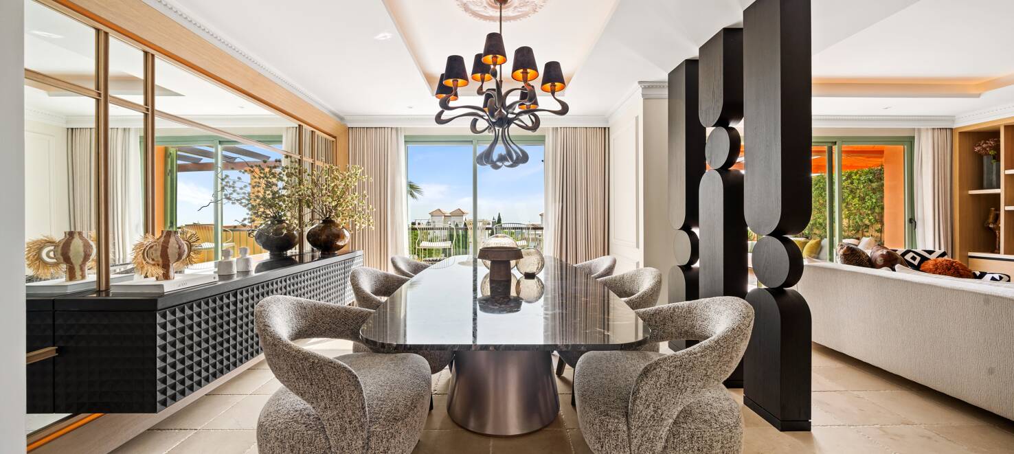 Impresionante ático en Los Flamingos con vistas panorámicas al mar y la montaña