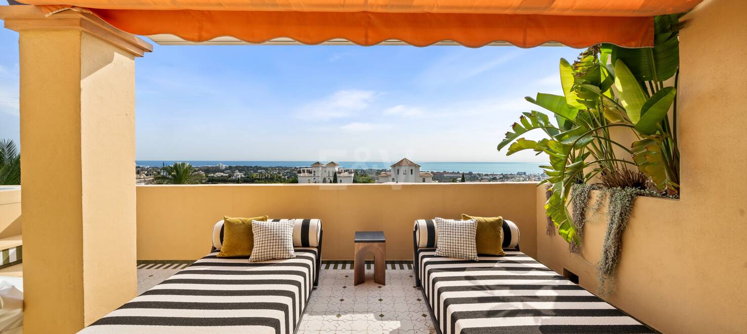 Impresionante ático en Los Flamingos con vistas panorámicas al mar y la montaña