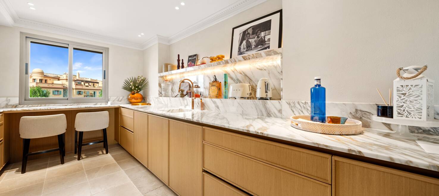 Impresionante ático en Los Flamingos con vistas panorámicas al mar y la montaña