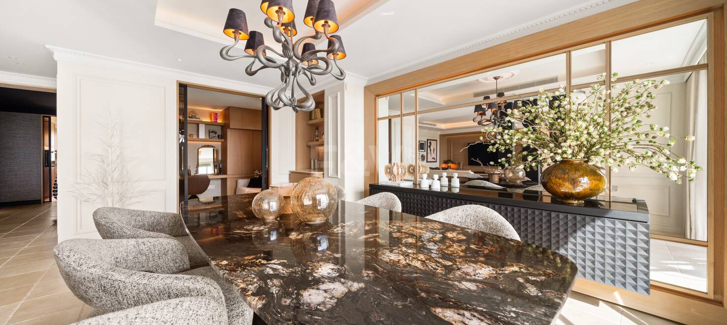 Impresionante ático en Los Flamingos con vistas panorámicas al mar y la montaña