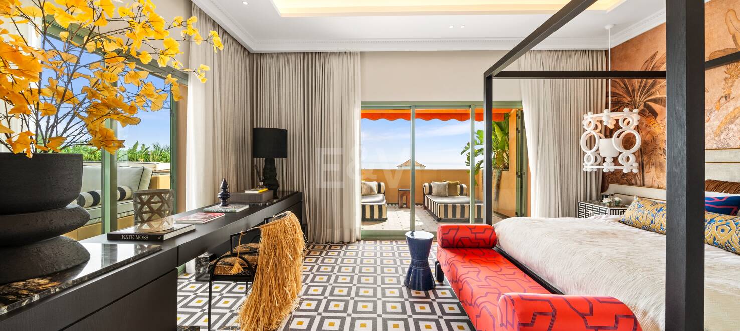 Impresionante ático en Los Flamingos con vistas panorámicas al mar y la montaña