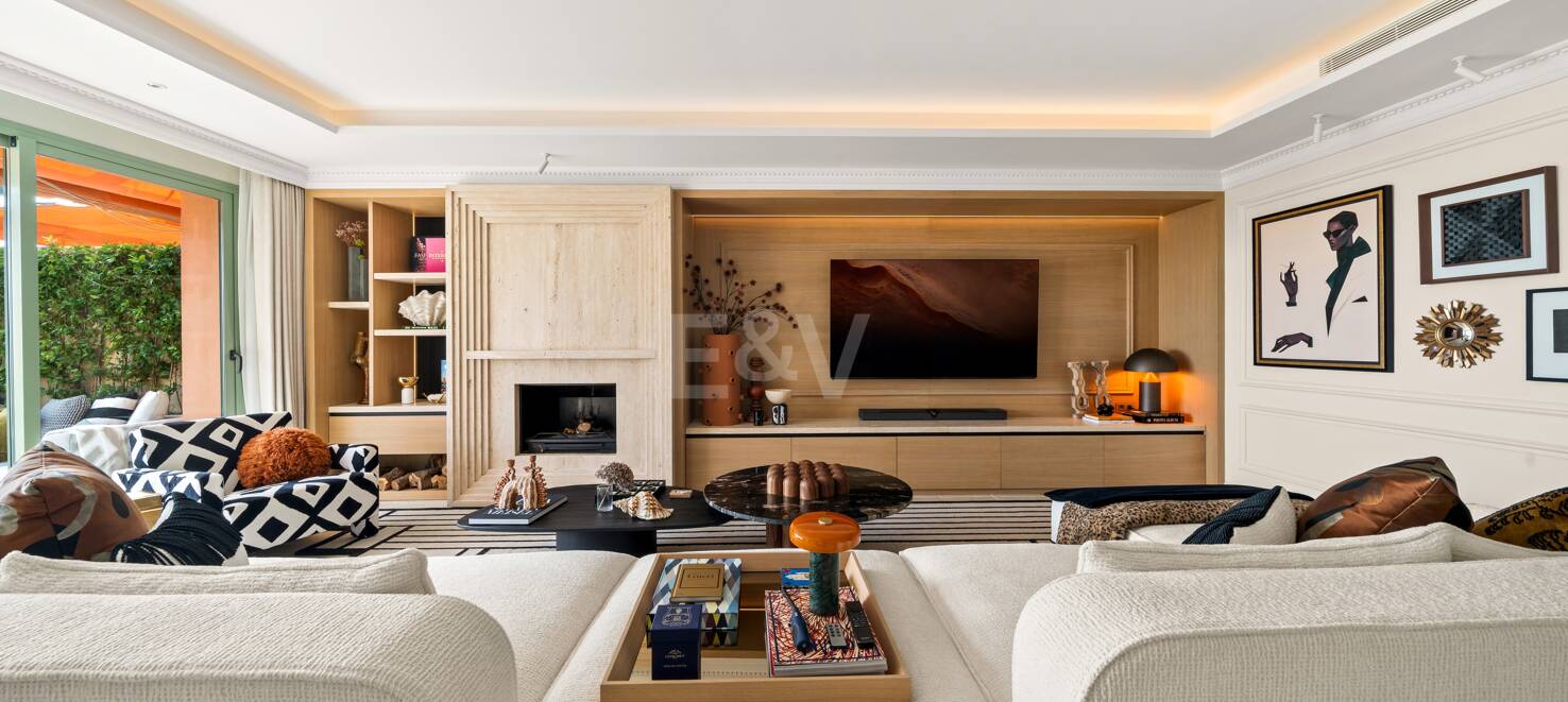 Impresionante ático en Los Flamingos con vistas panorámicas al mar y la montaña