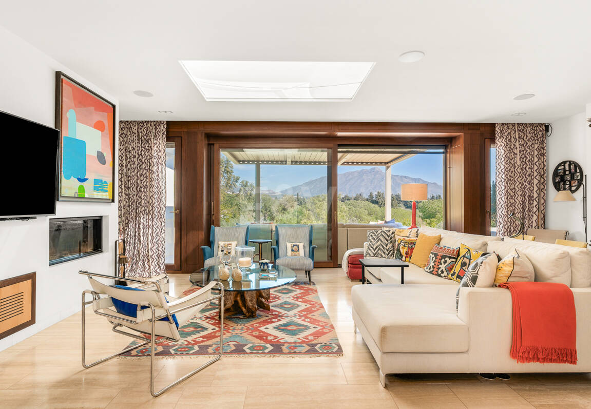 Gran villa con casas de invitados en amplia parcela privada con jardines maduros y vistas espectaculares a La Concha