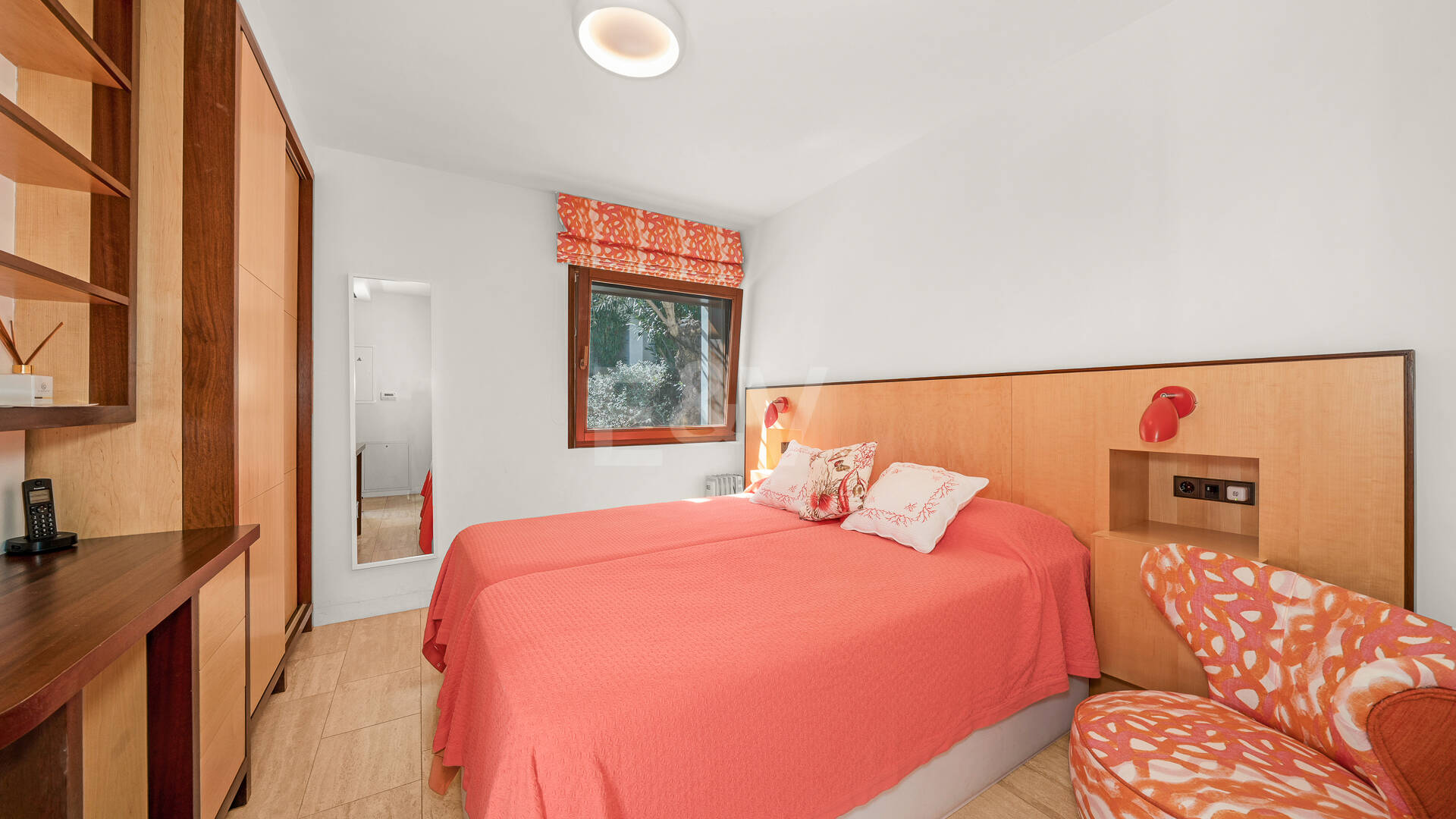 Gran villa con casas de invitados en amplia parcela privada con jardines maduros y vistas espectaculares a La Concha