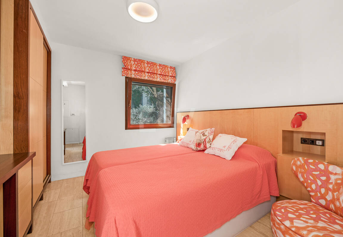 Gran villa con casas de invitados en amplia parcela privada con jardines maduros y vistas espectaculares a La Concha