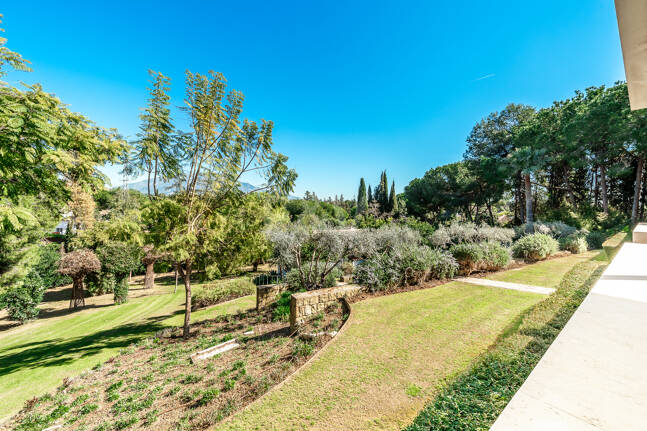 Gran villa con casas de invitados en amplia parcela privada con jardines maduros y vistas espectaculares a La Concha