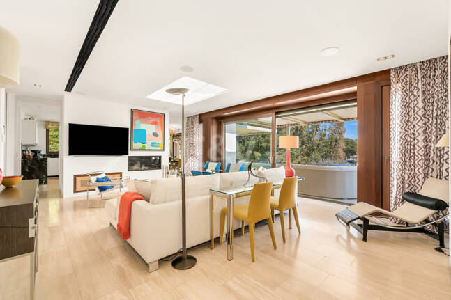 Gran villa con casas de invitados en amplia parcela privada con jardines maduros y vistas espectaculares a La Concha