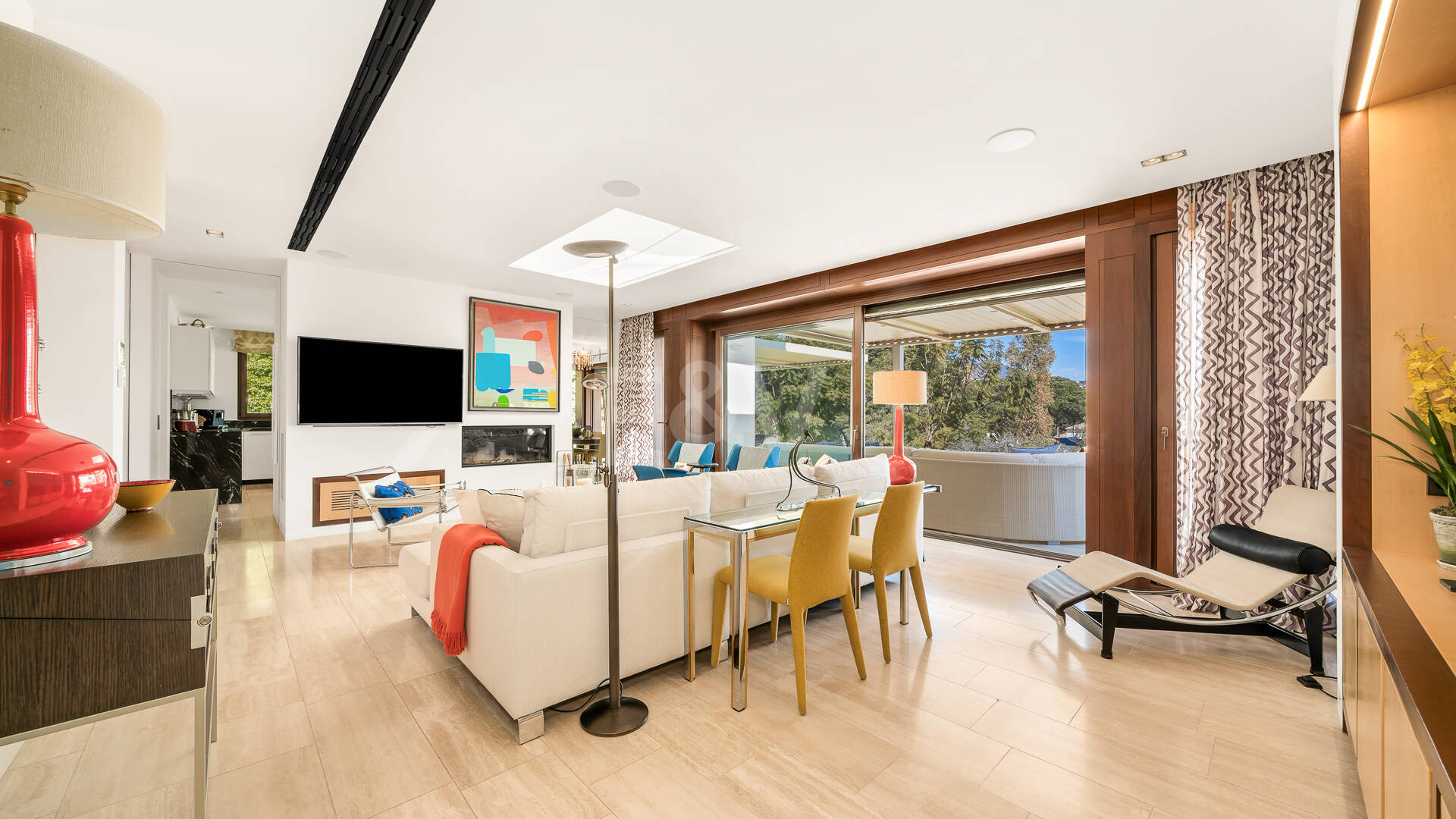 Gran villa con casas de invitados en amplia parcela privada con jardines maduros y vistas espectaculares a La Concha