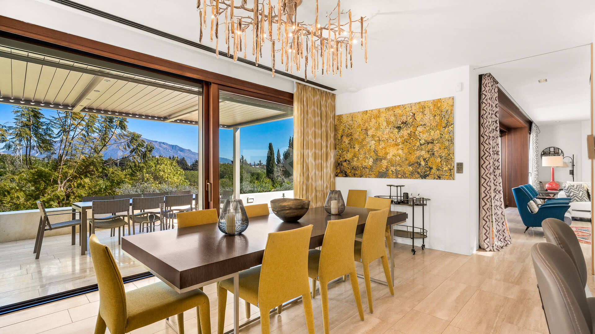 Gran villa con casas de invitados en amplia parcela privada con jardines maduros y vistas espectaculares a La Concha