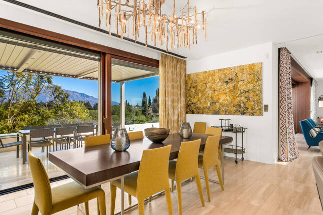 Gran villa con casas de invitados en amplia parcela privada con jardines maduros y vistas espectaculares a La Concha