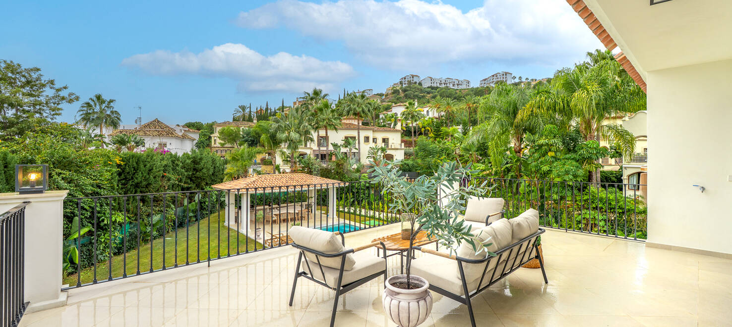 Moderne Meisterwerk mit Blick auf die Greens von Los Arqueros