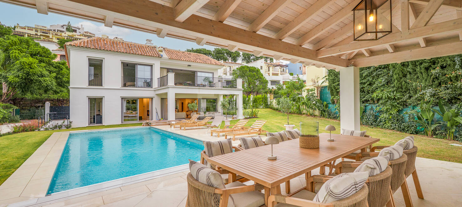 Moderne Meisterwerk mit Blick auf die Greens von Los Arqueros