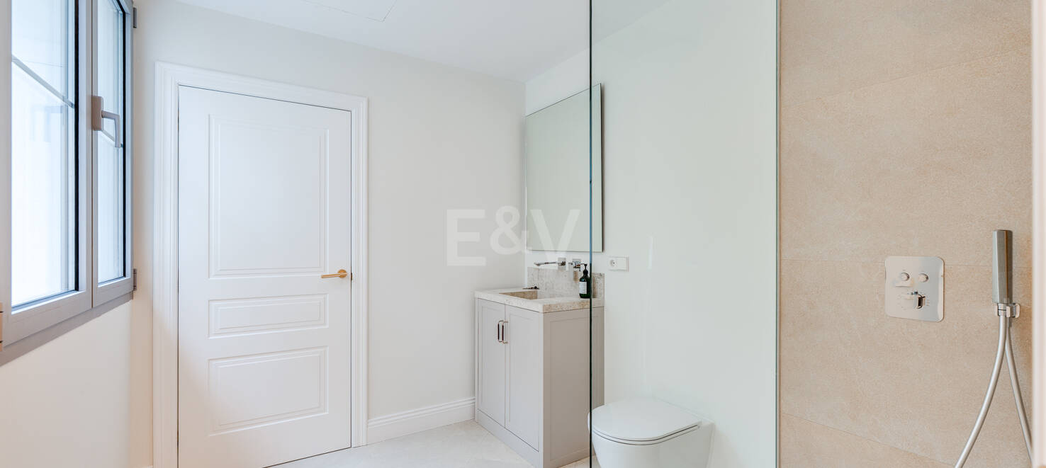 Moderne Meisterwerk mit Blick auf die Greens von Los Arqueros