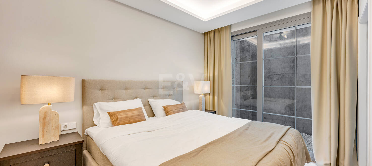 Moderne Meisterwerk mit Blick auf die Greens von Los Arqueros