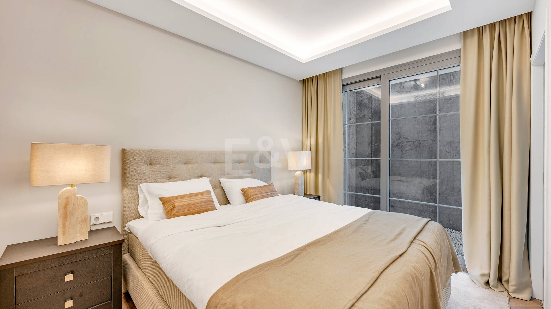 Nowoczesny arcydzieło Overlooking the Greens of Los Arqueros