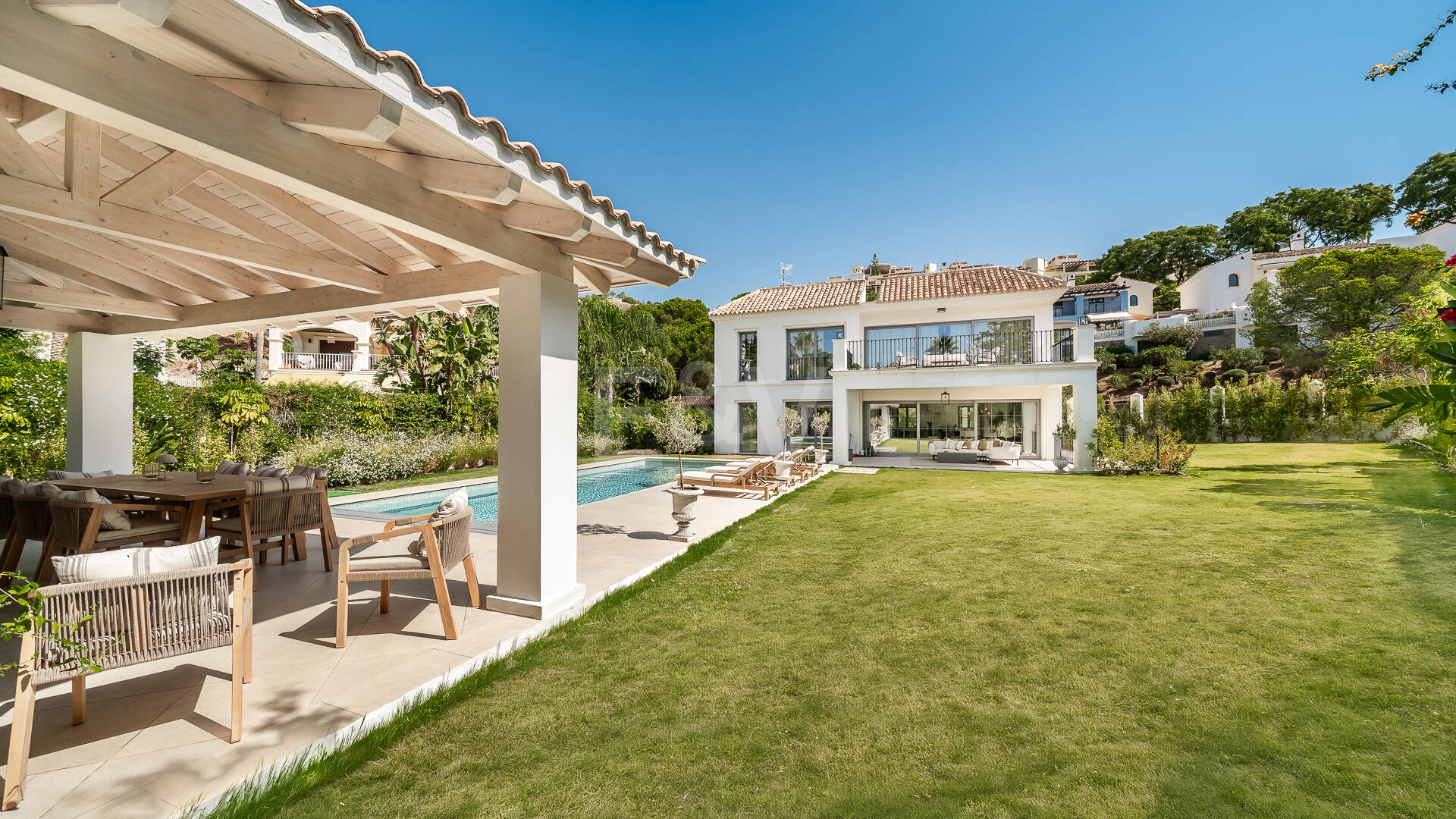 Brandneue Designervilla mit Passivhaus-Effizienz in Los Arqueros
