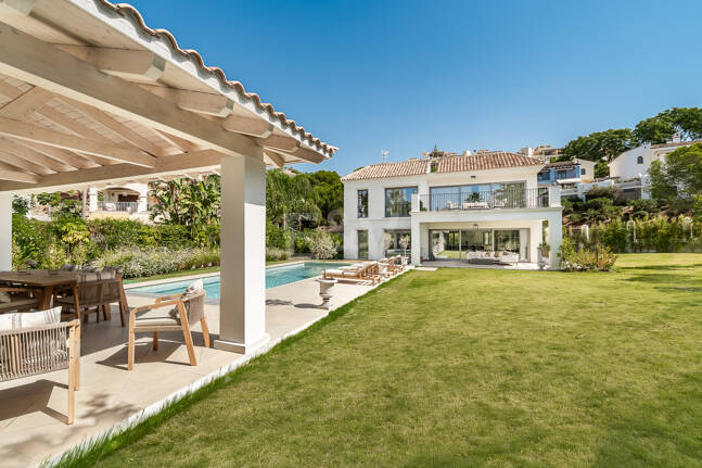 Brandneue Designervilla mit Passivhaus-Effizienz in Los Arqueros