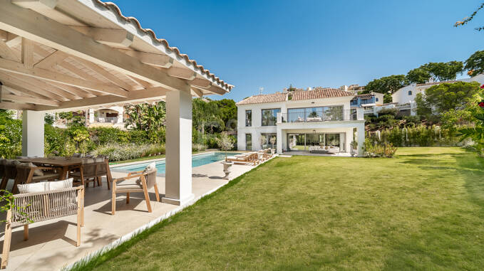 Villa de diseño nueva con eficiencia de casa pasiva en Los Arqueros