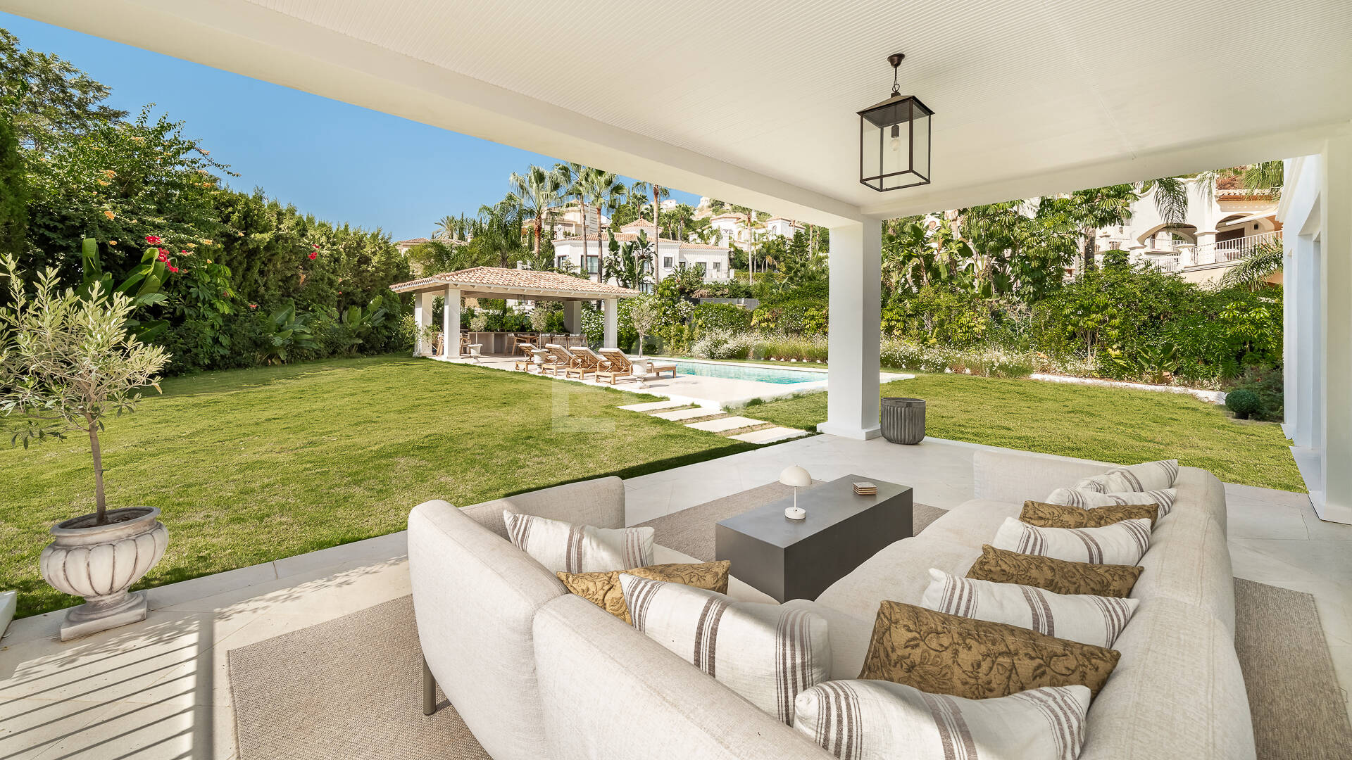 Brandneue Designervilla mit Passivhaus-Effizienz in Los Arqueros