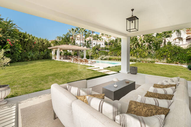 Brandneue Designervilla mit Passivhaus-Effizienz in Los Arqueros