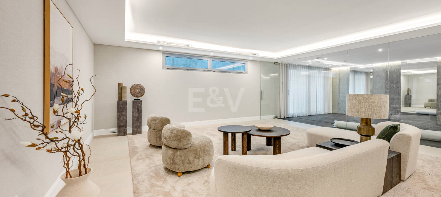 Moderne Meisterwerk mit Blick auf die Greens von Los Arqueros