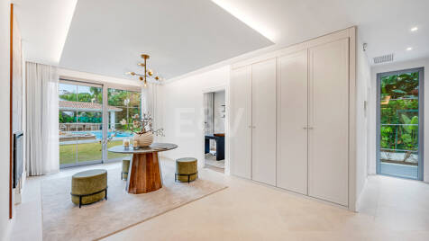 Moderne Meisterwerk mit Blick auf die Greens von Los Arqueros