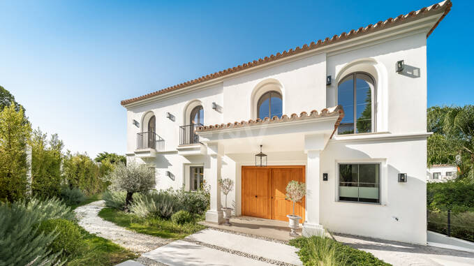Villa de diseño nueva con eficiencia de casa pasiva en Los Arqueros