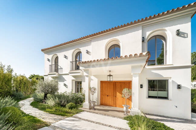 Brandneue Designervilla mit Passivhaus-Effizienz in Los Arqueros