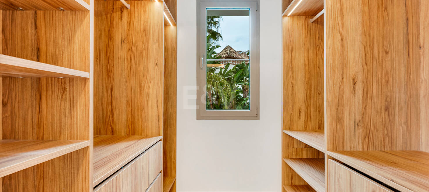 Moderne Meisterwerk mit Blick auf die Greens von Los Arqueros