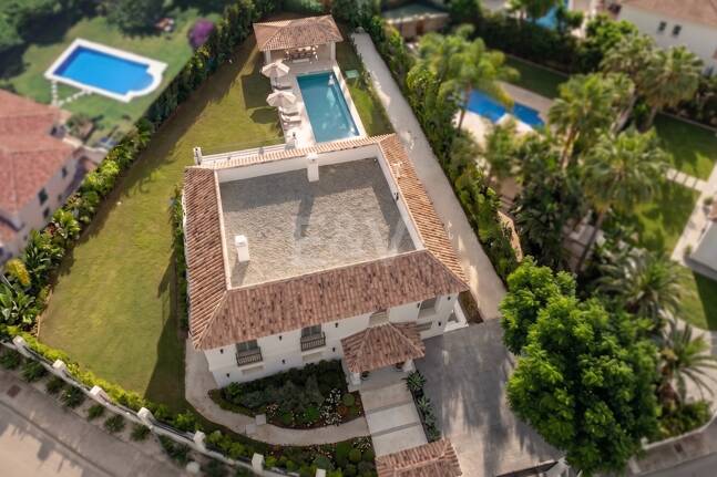 Brandneue Designervilla mit Passivhaus-Effizienz in Los Arqueros