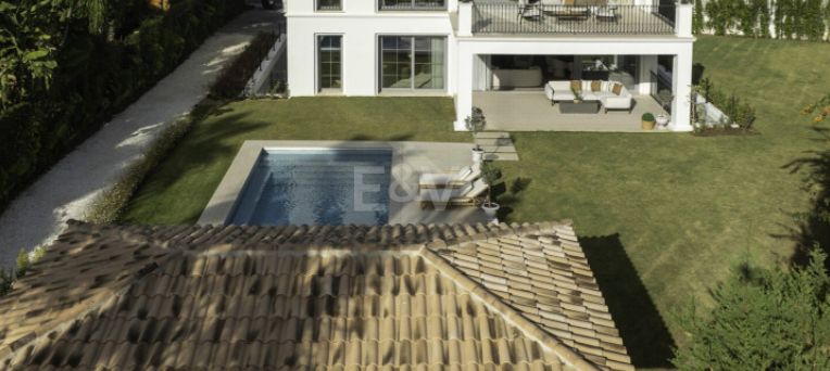 Moderne Meisterwerk mit Blick auf die Greens von Los Arqueros