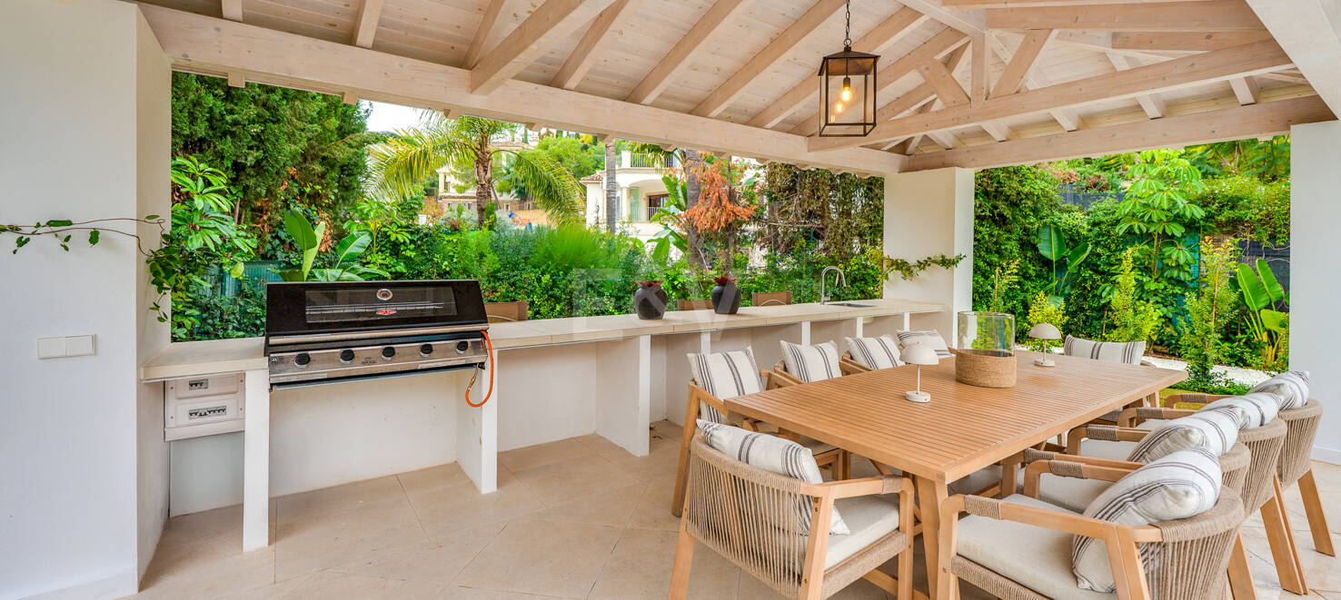 Moderne Meisterwerk mit Blick auf die Greens von Los Arqueros