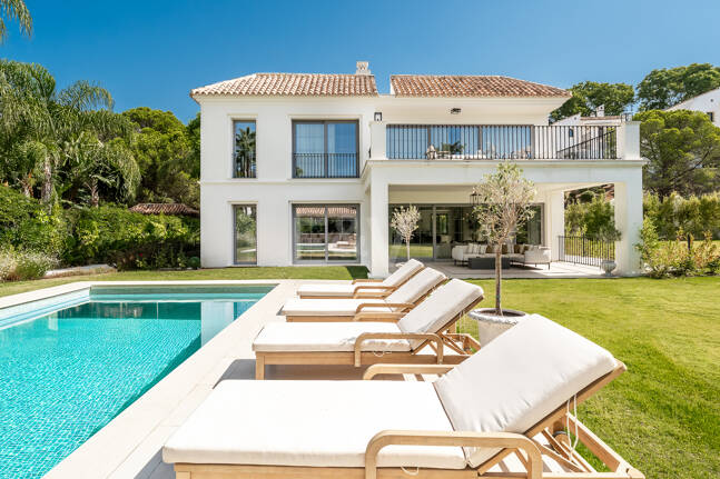Brandneue Designervilla mit Passivhaus-Effizienz in Los Arqueros