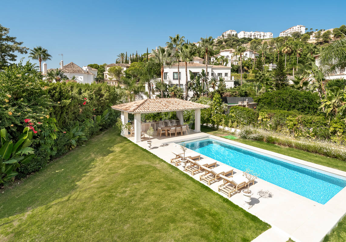Brandneue Designervilla mit Passivhaus-Effizienz in Los Arqueros