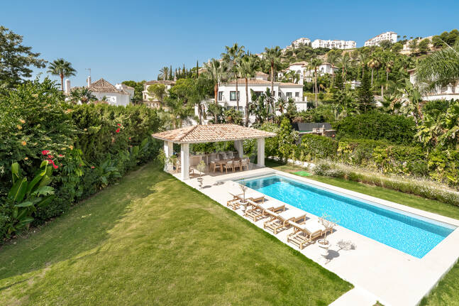 Brandneue Designervilla mit Passivhaus-Effizienz in Los Arqueros