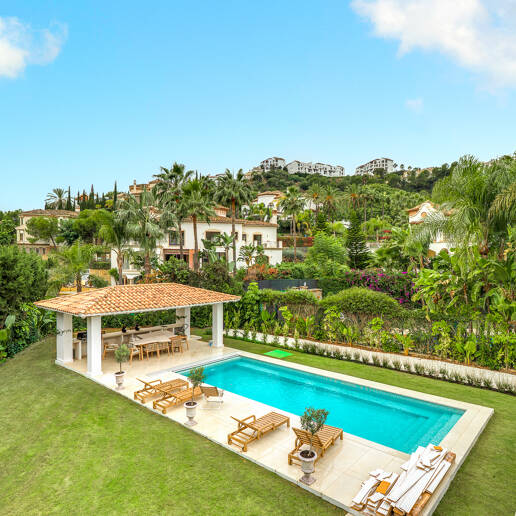 Moderne Meisterwerk mit Blick auf die Greens von Los Arqueros
