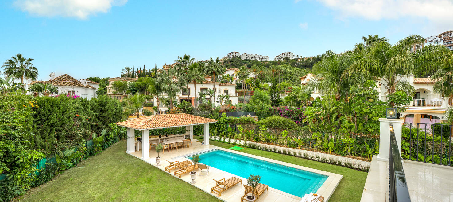 Moderne Meisterwerk mit Blick auf die Greens von Los Arqueros
