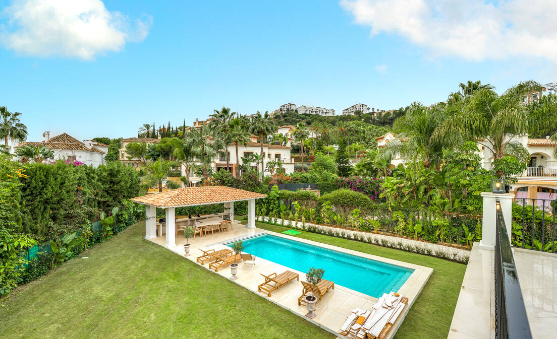 Moderne Meisterwerk mit Blick auf die Greens von Los Arqueros