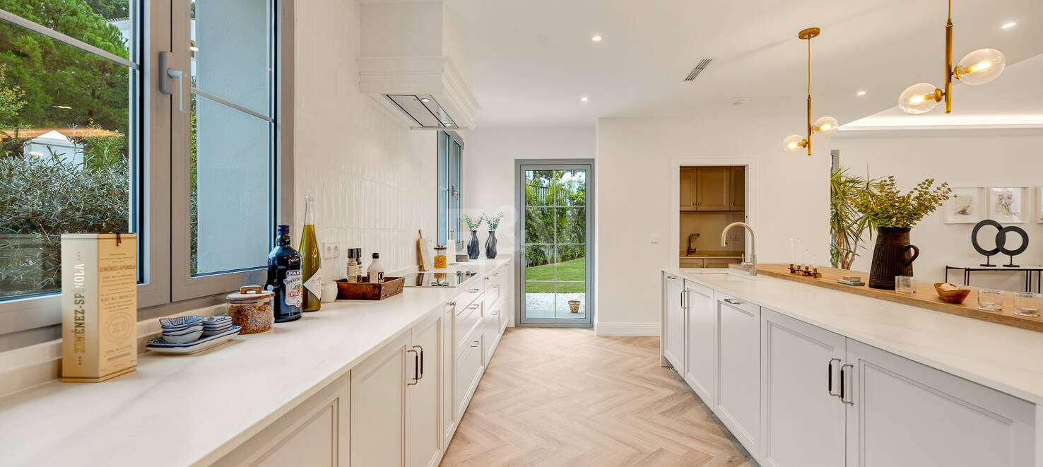 Moderne Meisterwerk mit Blick auf die Greens von Los Arqueros