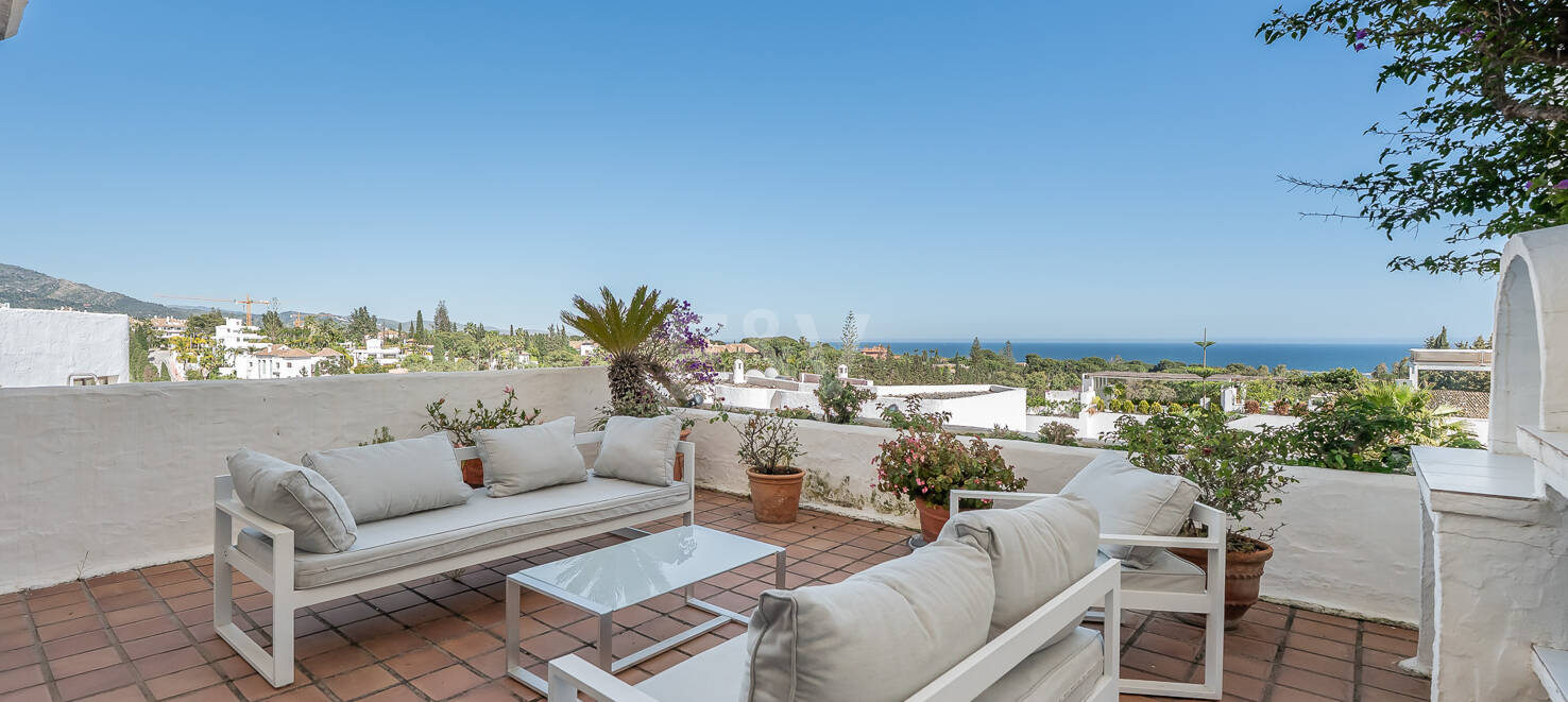 Helle Wohnung im Mittelgeschoss in Lomas de Marbella Club mit Großzügiger Terrasse