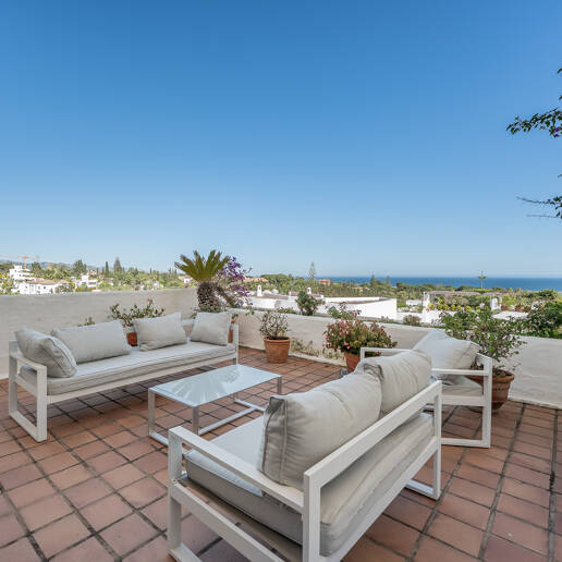 Helle Wohnung im Mittelgeschoss in Lomas de Marbella Club mit Großzügiger Terrasse