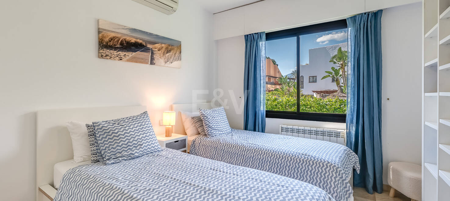 Helle Wohnung im Mittelgeschoss in Lomas de Marbella Club mit Großzügiger Terrasse