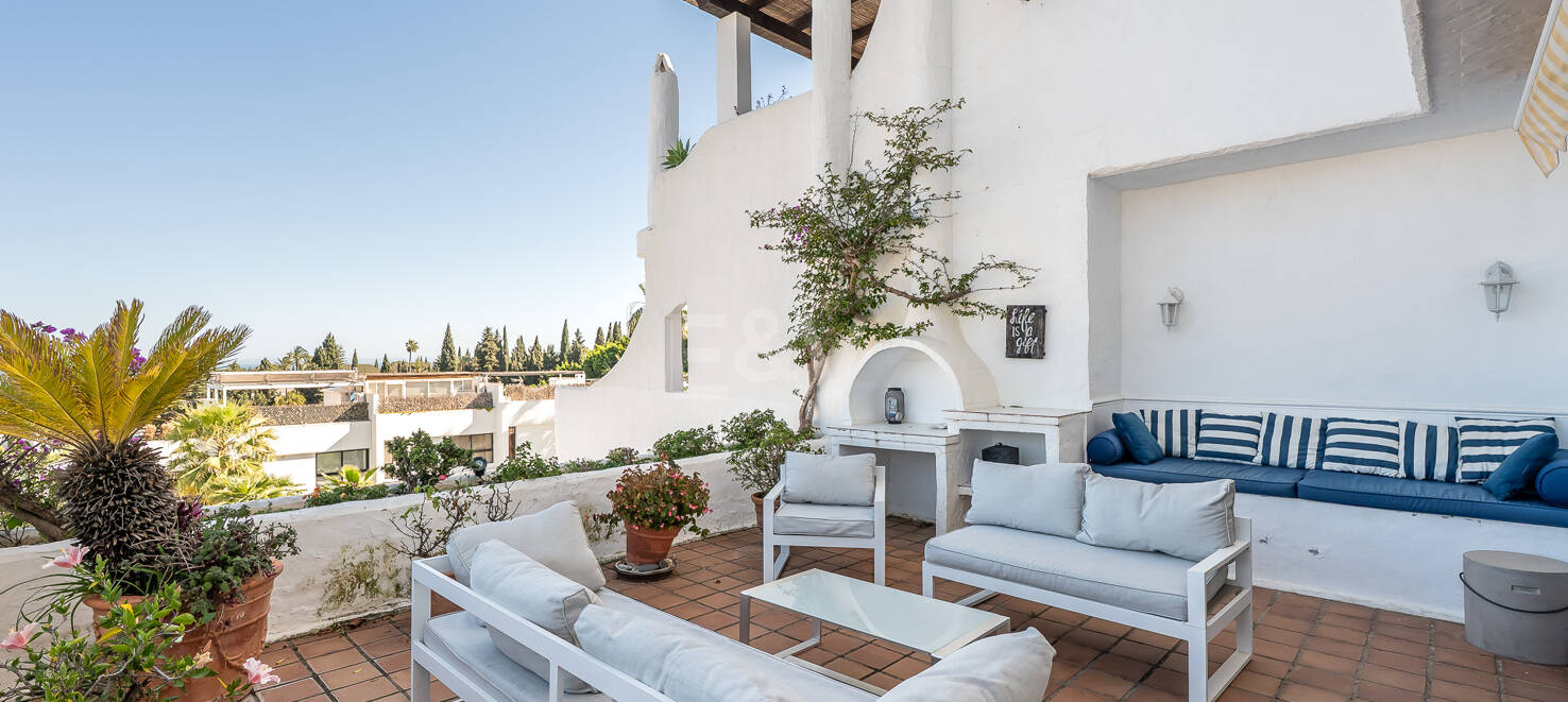 Helle Wohnung im Mittelgeschoss in Lomas de Marbella Club mit Großzügiger Terrasse
