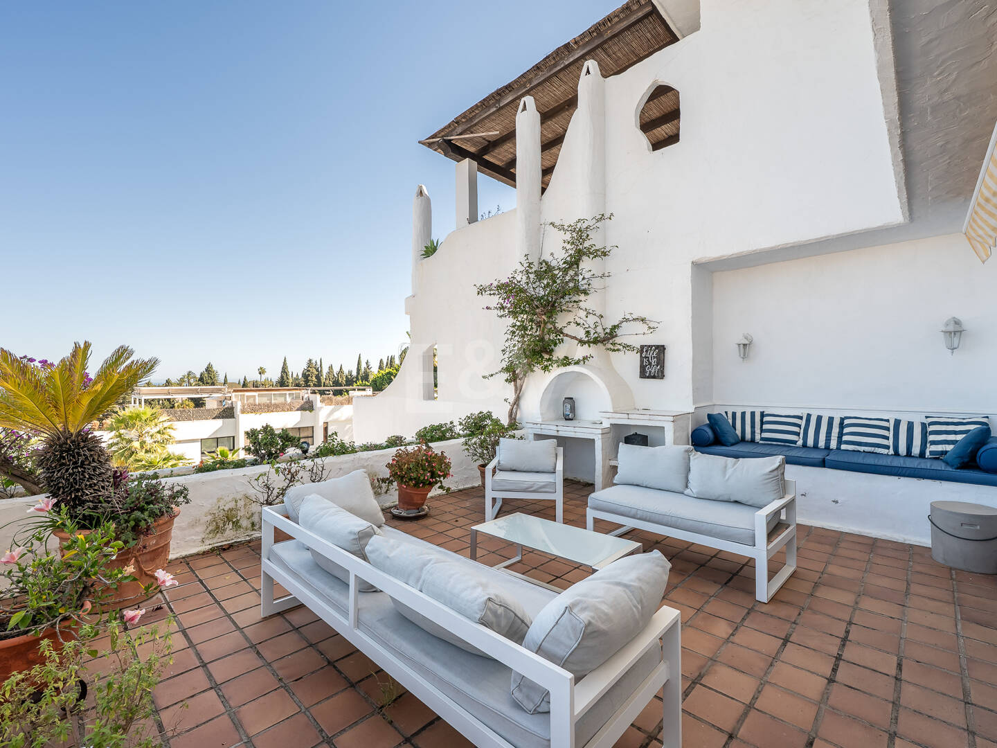 Bright Middle- Floor Apartament w Lomas de Marbella Club z przestronnym tarasem