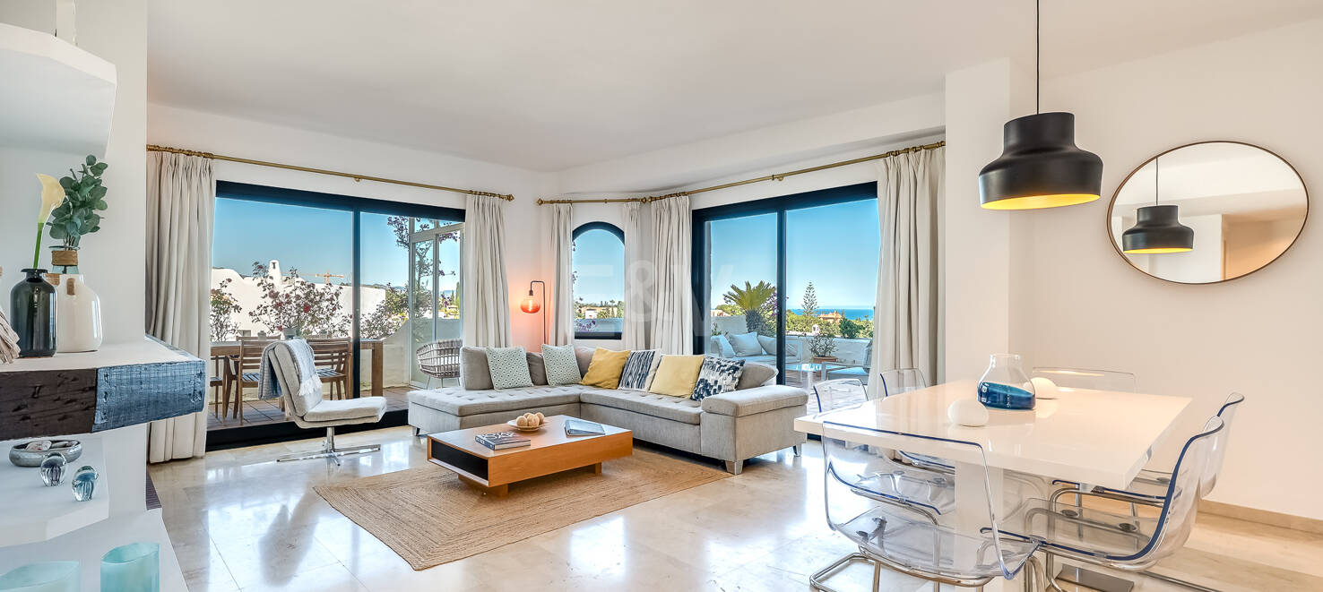 Helle Wohnung im Mittelgeschoss in Lomas de Marbella Club mit Großzügiger Terrasse