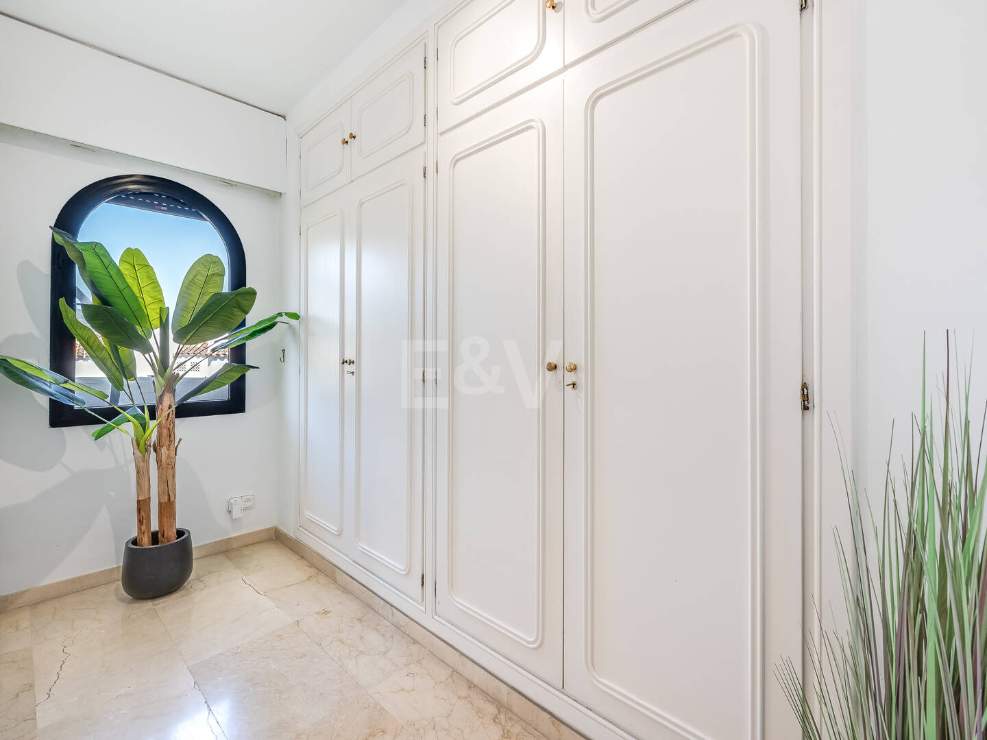 Bright Middle- Floor Apartament w Lomas de Marbella Club z przestronnym tarasem