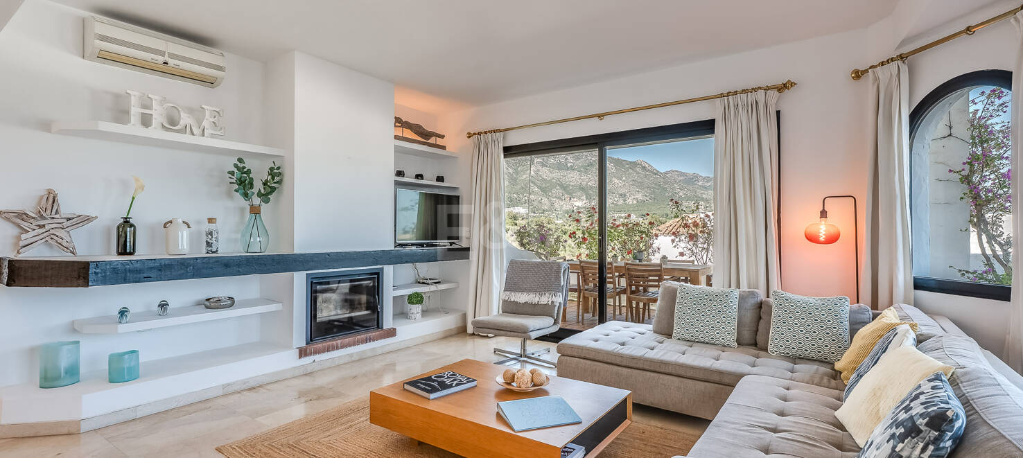 Helle Wohnung im Mittelgeschoss in Lomas de Marbella Club mit Großzügiger Terrasse